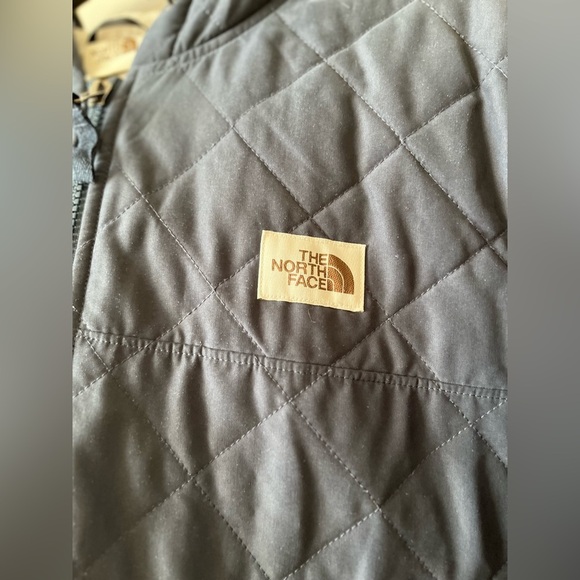 North Face Men’s Navy Blue Quilted Zip-Up Jacket with Sherpa lining size Medium - Picture 3 of 9